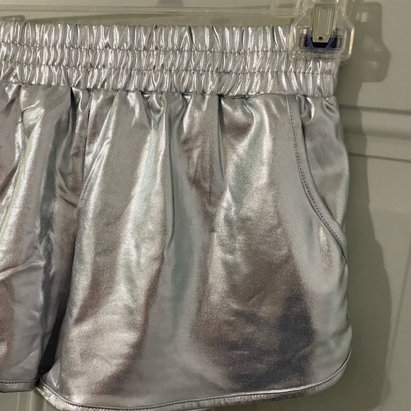 Pumpkino silver shorts juniors large - Picture 2 of 9